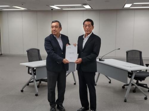 8月4日(火曜日)全国知事会原子力発電対策特別委員会委員長として「原子力発電所の安全対策及び防災対策に対する提言」について要請(原子力規制庁長官)(東京都)