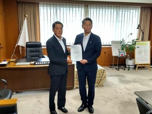 8月5日(水曜日)全国知事会原子力発電対策特別委員会委員長として「原子力発電所の安全対策及び防災対策に対する提言」について要請(経済産業副大臣)(東京都)