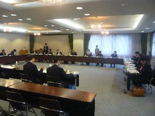 策定会議の様子（会議中）の画像2