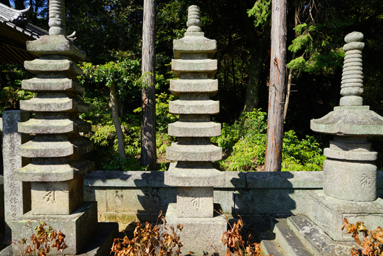 満願寺石塔の画像2