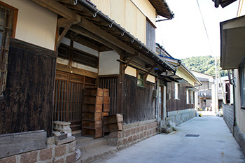 古民家と路地のある睦月で町並み散策の画像