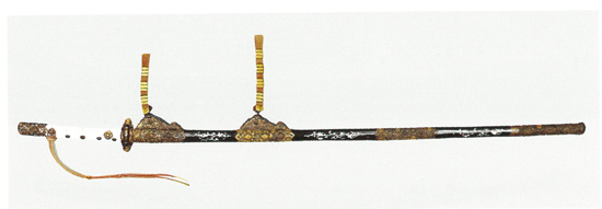螺鈿飾太刀(伝　小松重盛奉納)の画像