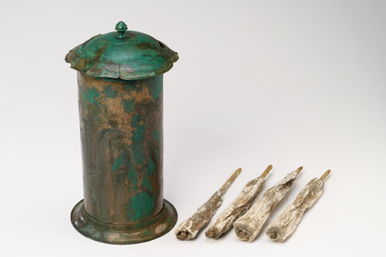 金銅経筒の画像