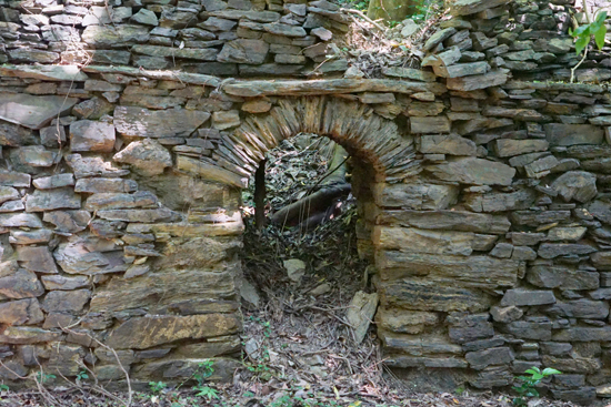 旧三崎精錬所焼窯の画像2