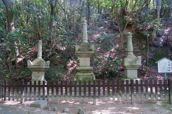 大山祇神社宝篋印塔の画像