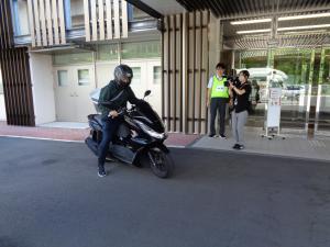 バイクで搬送