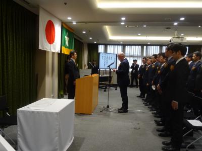 代表謝辞を述べている株式会社日淺の写真