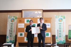 建築物木材利用促進協定締結式（昭和アステック）