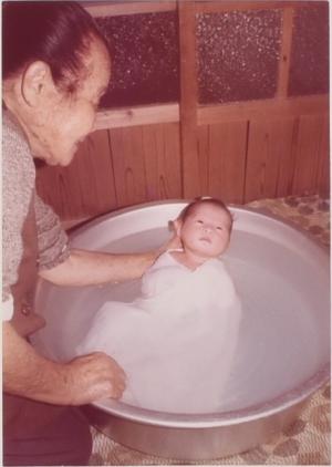 赤ちゃんの入浴写真