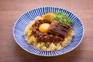 東予・焼き鯛めし キーマカレースペイン風オレンジライス