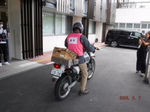 バイクで搬送